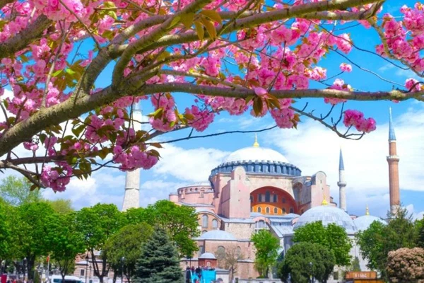 سفر به استانبول در بهار