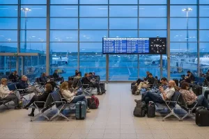 چند ساعت قبل پرواز فرودگاه باشیم